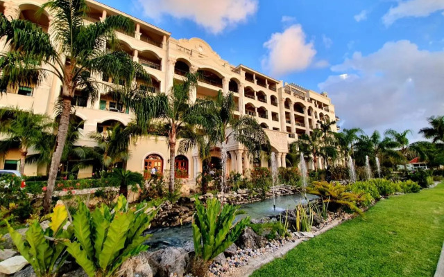 Villa Segovia @ Landmark by the Sea