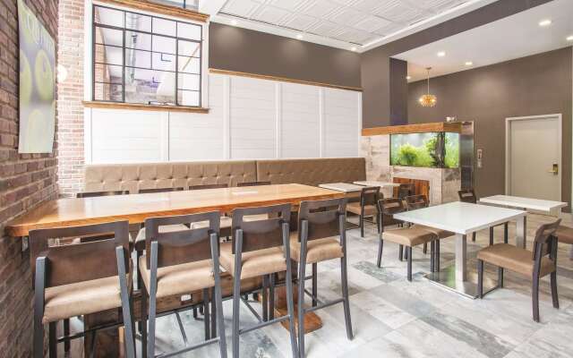 La Quinta Inn & Suites by Wyndham Baltimore Downtown