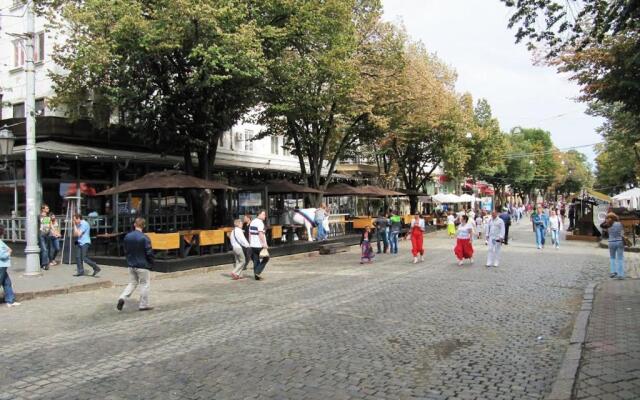 Apartment In Deribasovskay Street 20