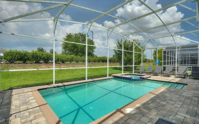 Upstay - Championsgate Home w Hot Tub-pool-cinema