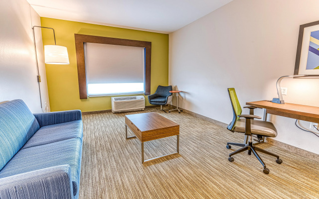 Holiday Inn Express & Suites Rantoul, an IHG Hotel