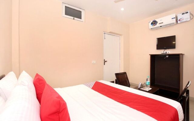 OYO 13037 Hotel Ambassador