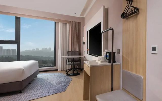 Holiday Inn Express Gongyi City Center by IHG