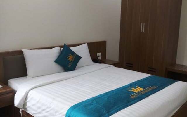 White Crown Hotel
