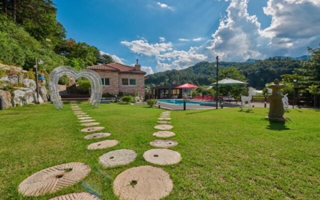 Gapyeong Min House Pension