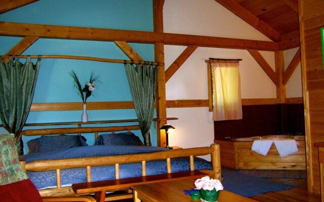 Alexa Chalets -Timber Inn & Restaurant