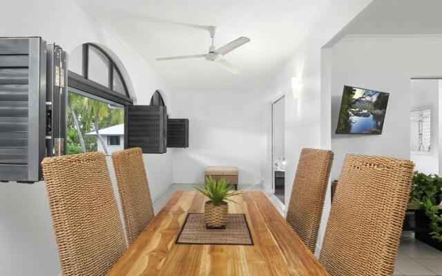 Palm Cove Get a Way