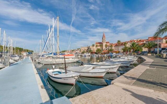 Apartments Mari-30m from the sea