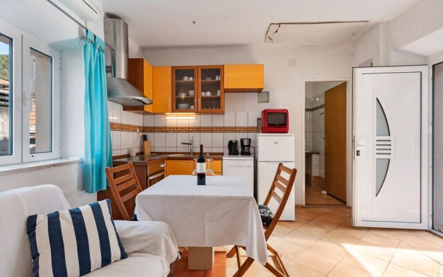 Snug Apartment in Pu?iš?a Near the Beach