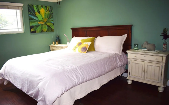 Large Groups Sequoia Park, CA Coast Wineries, Skiing. Enjoy Fire Pit, Hot Tub, Outdoor Kitchen