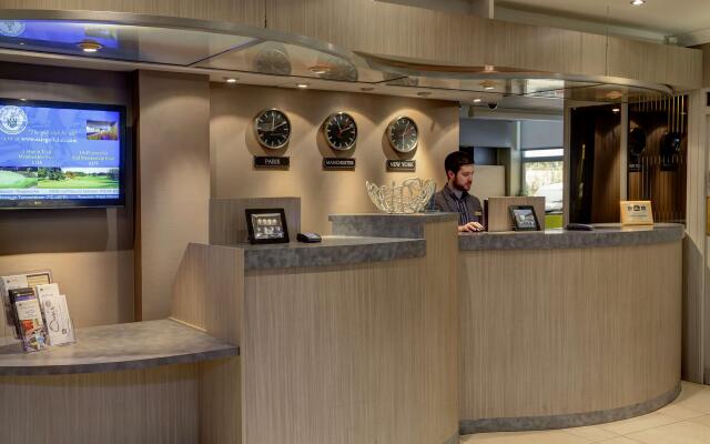 Cresta Court Hotel