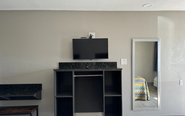 Nola Inn & Suites