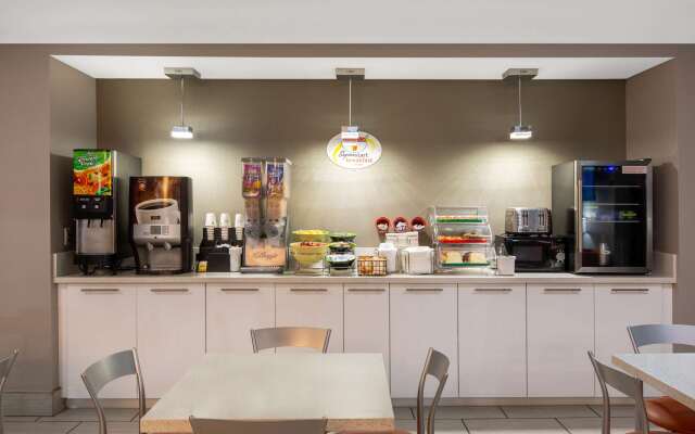 Super 8 by Wyndham Ottawa