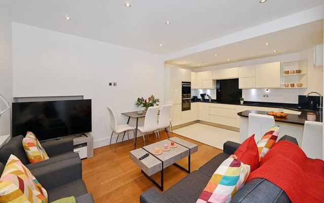 Notting Hill Apartment with Terrace