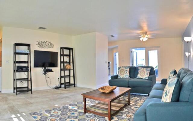 Bradenton Lakefront Home 1903