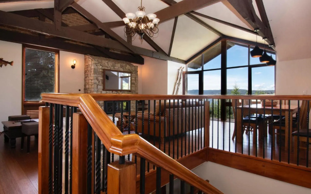 Heidelburg 3 of 6 Banjo Patterson Crescent