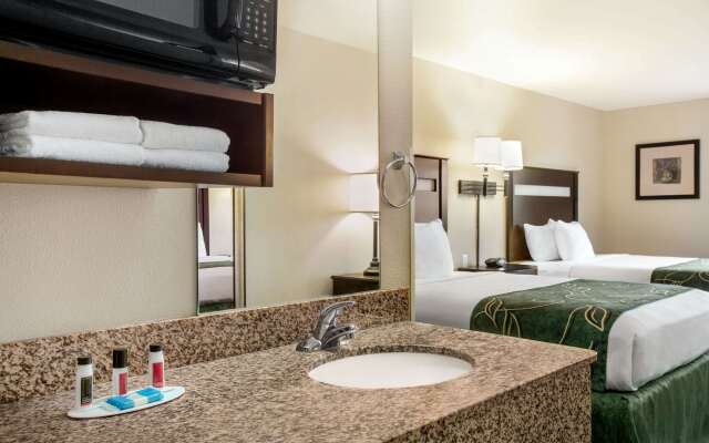 Travelodge by Wyndham Livonia