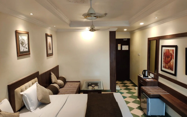 Hotel Pushpak