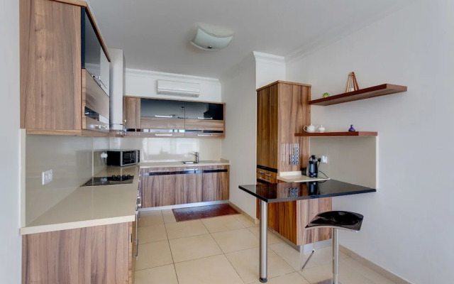 Fabulous Apartment With Pool, Upmarket Area