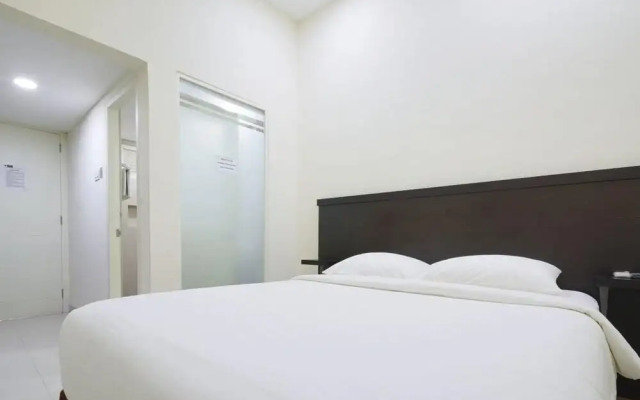 RedDoorz Syariah near Graha Pena