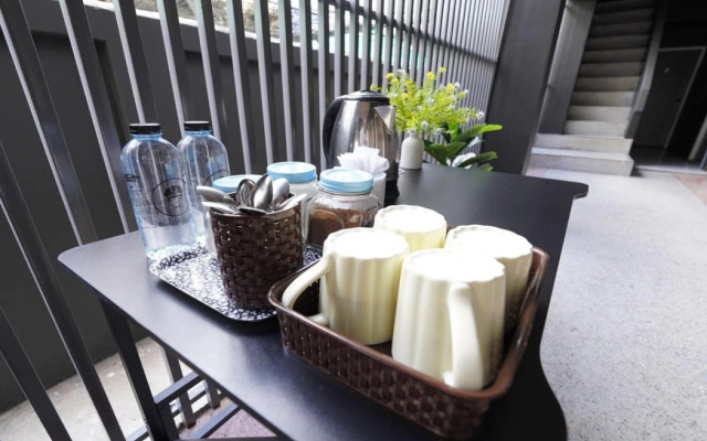 RQ Bangkok Huai Khwang by Collection O