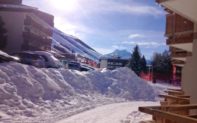 Apartment With one Bedroom in Mont-de-lans, With Wonderful Mountain Vi