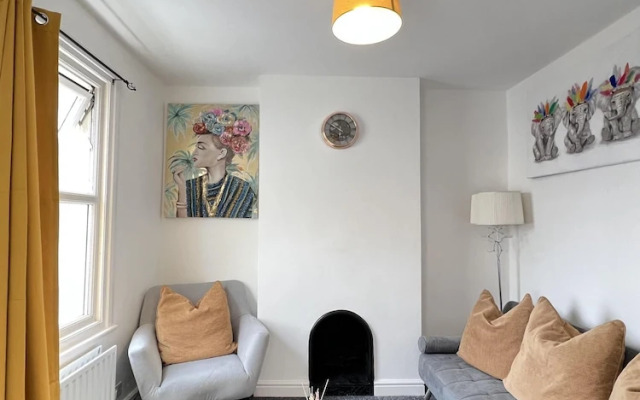 Remarkable 2 bed House in Rochester