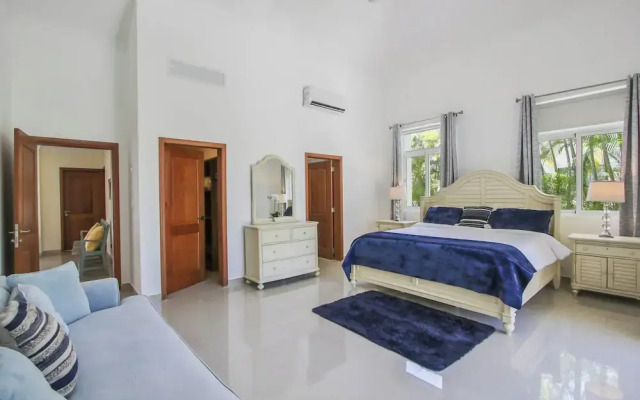 Golf Villa in Bavaro - Pool, Jacuzzi, Staff