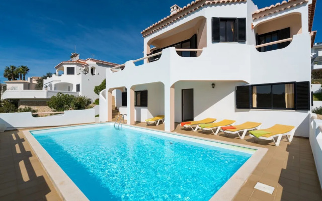 Inviting 4-bed Villa in Burgau With Private Pool