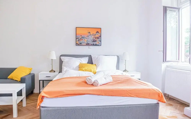 Easy Access 2BR Apartment Near AKH