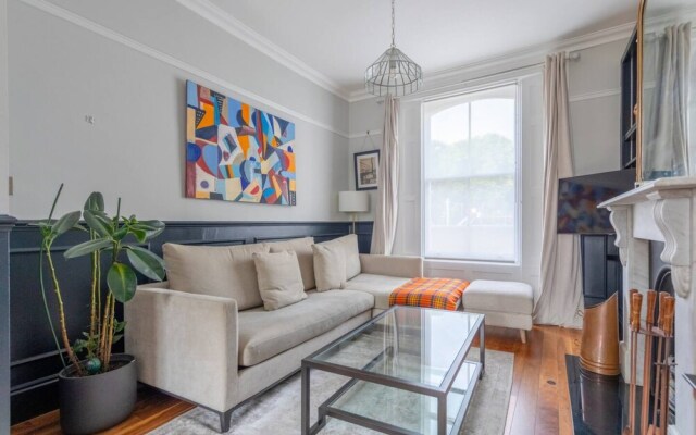 Stylish 2 Bedroom Home in Islington With Garden