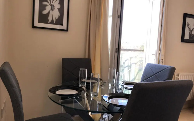 Ebbsfleet/bluewater River View Apartment