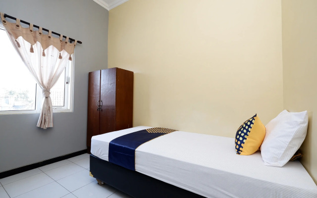 Super OYO 2209 Solo Point Guest House Syariah