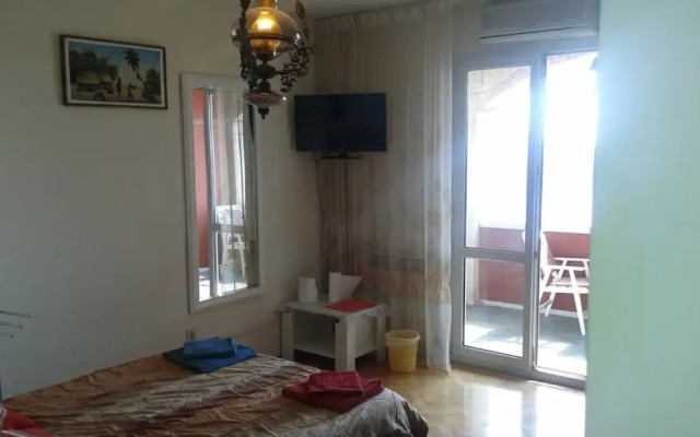 Rooms-House With Garden