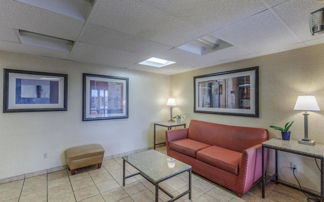 Motel 6 Oak Creek, WI