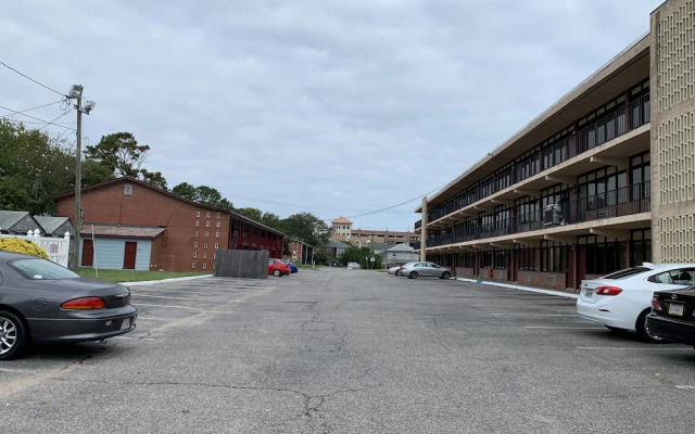 MacThrift Motor Inn
