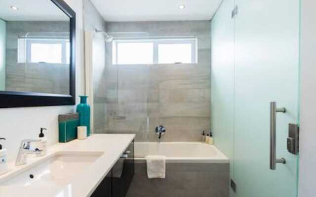 Beautiful Holiday Apartment Overlooking the Beach Modoco