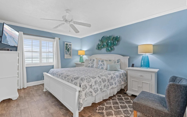 Colony Beach Club 224