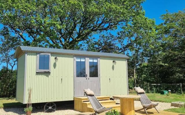 Tolverne Luxury Shepherd's Hut
