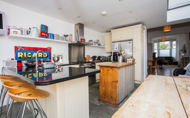 Wonderful 4 Bedroom Home In Kensal Rise