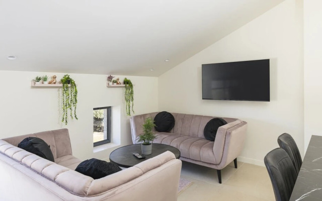 The Pearl of Nachlaot Apartments