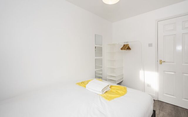 Modern 2 Bedroom Lewisham Apartment