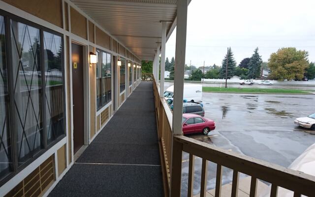 Burton Inn & Suites