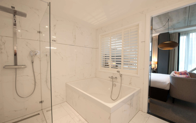 DoubleTree by Hilton  Amsterdam - NDSM Wharf