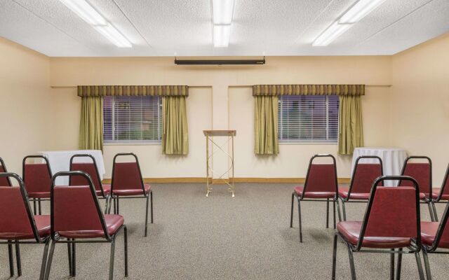 Ramada Hotel & Conference Center by Wyndham Paintsville