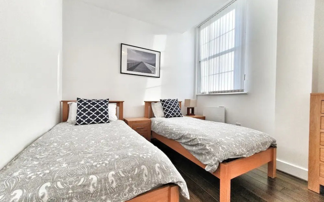 Urbane Spacious Executive Apartment
