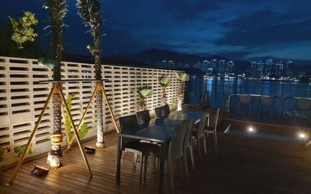 Daylight Lagomar Pension