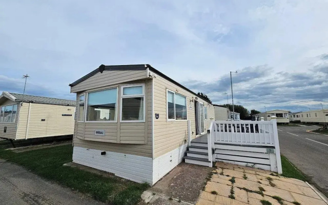2 bed Huge Balcony Retreat in Rhyl