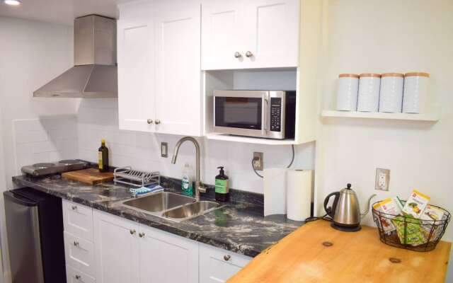 Convenient 1 Bedroom Lower Level Suite