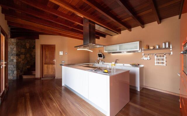 Oasis Villa with swimming pool in 4000m2 garden
